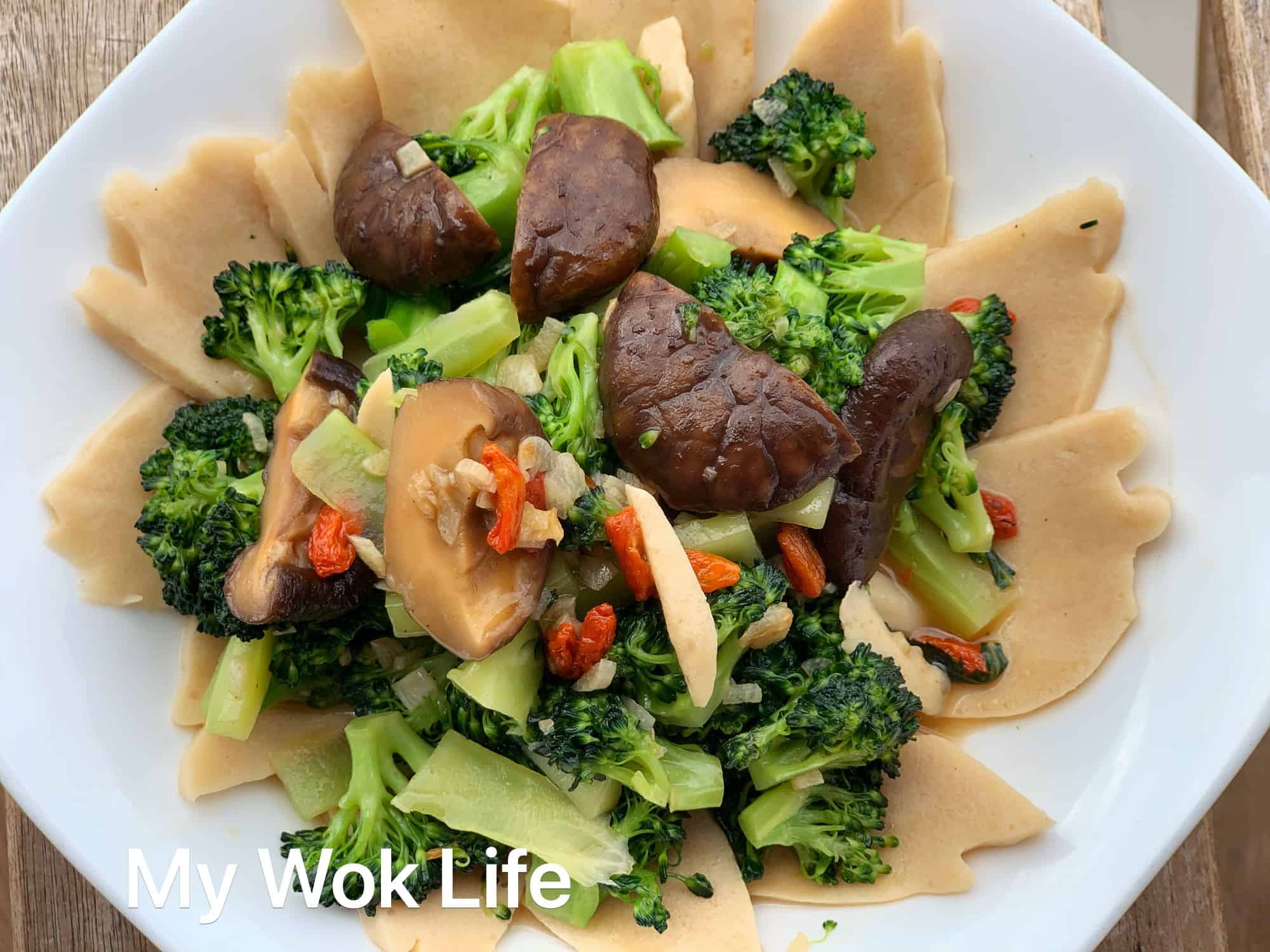 My Wok Life Cooking Blog Stir-fried Broccoli with Vegetarian Mock Abalone