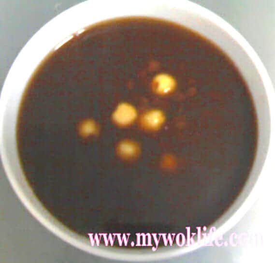 Red bean dessert soup with lotus seeds