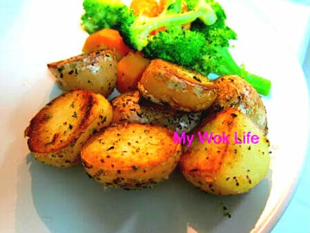 Sauteed potatoes with herbs