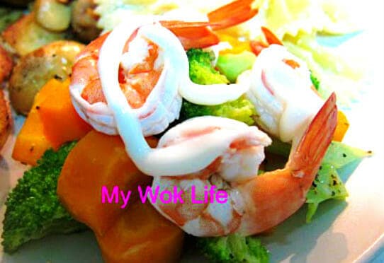 Prawn salad on bed of cheesy vegetables