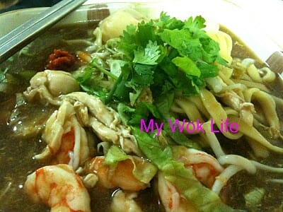 Fuzhou noodle in thick broth