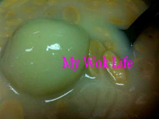 Glutinous rice ball in sweet peanut soup