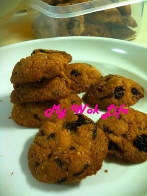 Almond & Raisin Cookies