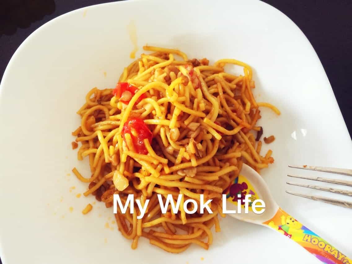My Wok Life Cooking Blog - Chow Mien (Stir Fried Chinese Yellow Noodle 炒面) for Toddler -