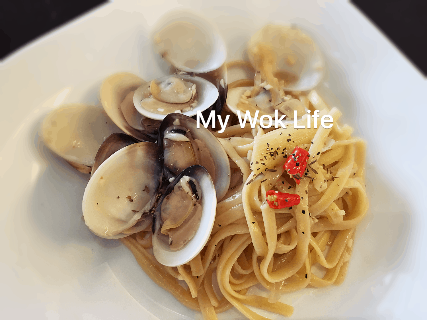 My Wok Life Cooking Blog - Linguine alle Vongole (Clams Linguine Pasta) -