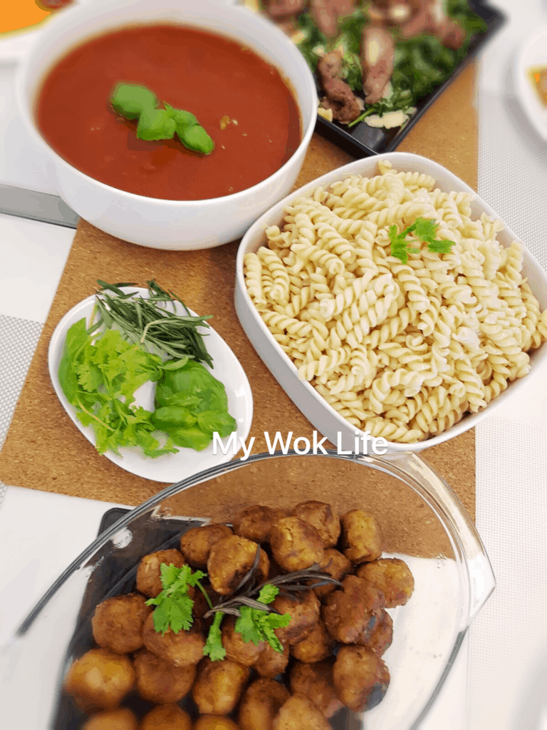 My Wok Life Cooking Blog Spicy Tomato Pasta with Tuna (Pork) Meatballs