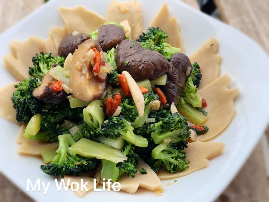 My Wok Life Cooking Blog - Stir-fried Broccoli with Vegetarian Mock Abalone -